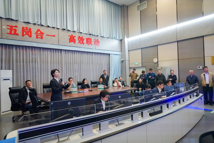 20251022京津冀三省市交通部門一行到川西公司調(diào)研工作照片 (1)_副本.jpg